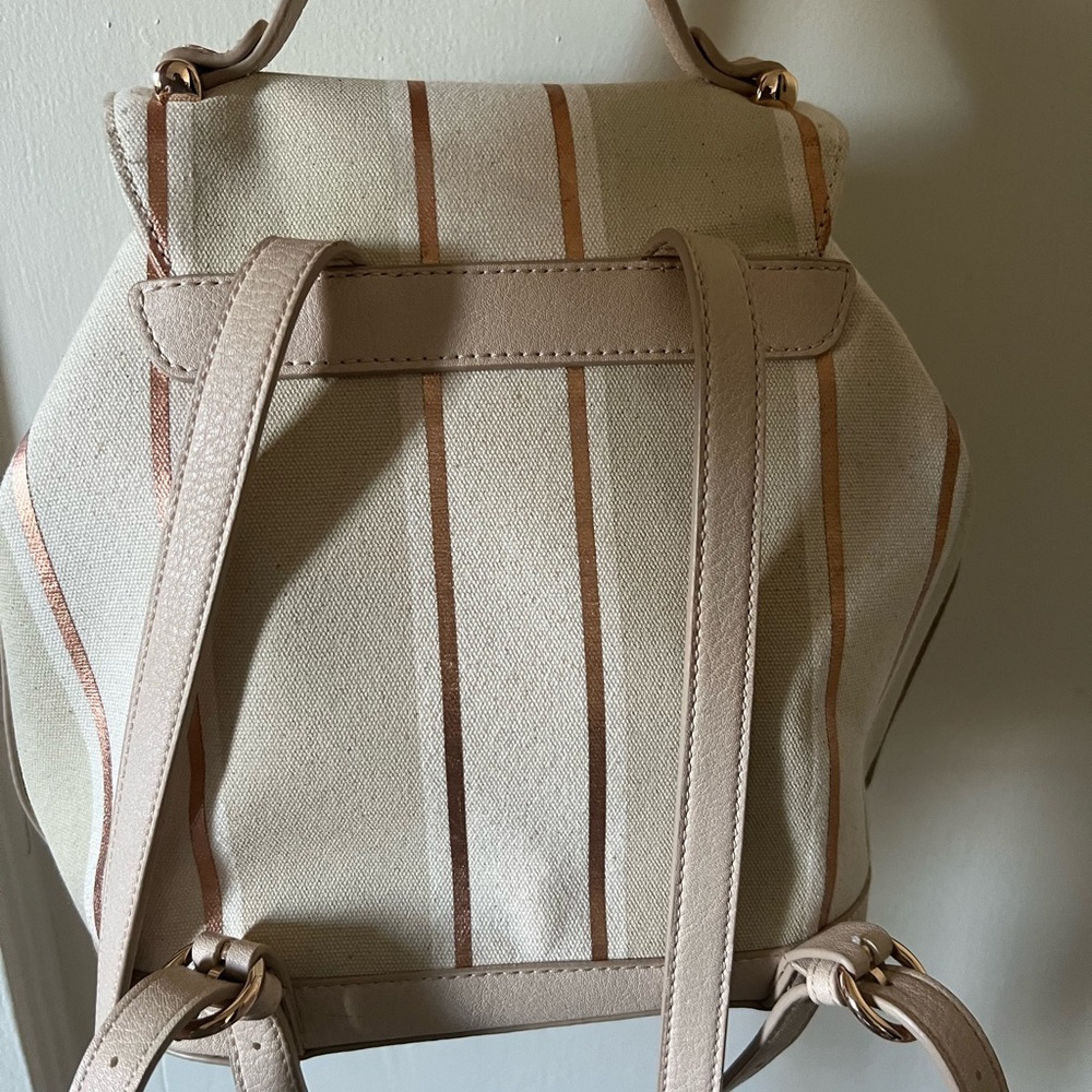 LC Backpack - Picture 2 of 4